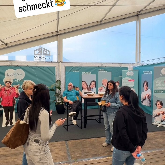 Behind the Scenes bei der Aufwind… ☕😂 Und jetzt sagt nochmal einer, Männer hören nicht zu, wenn Frauen etwas...