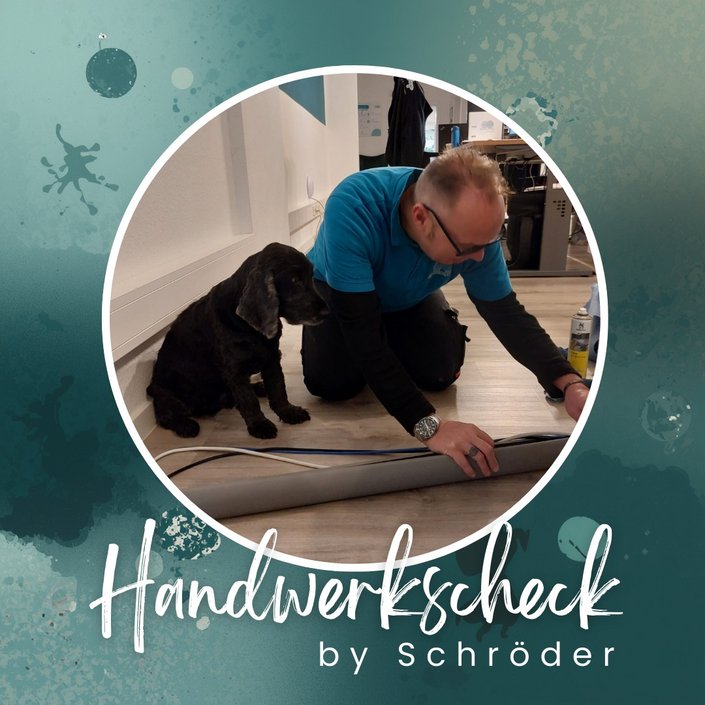 Handwerkscheck im Büro 🔍🔧 ☝🐶 Wenn Jens (aka McGyver) repariert, ist einer immer ganz genau dabei… 👀🐶 Schröder...