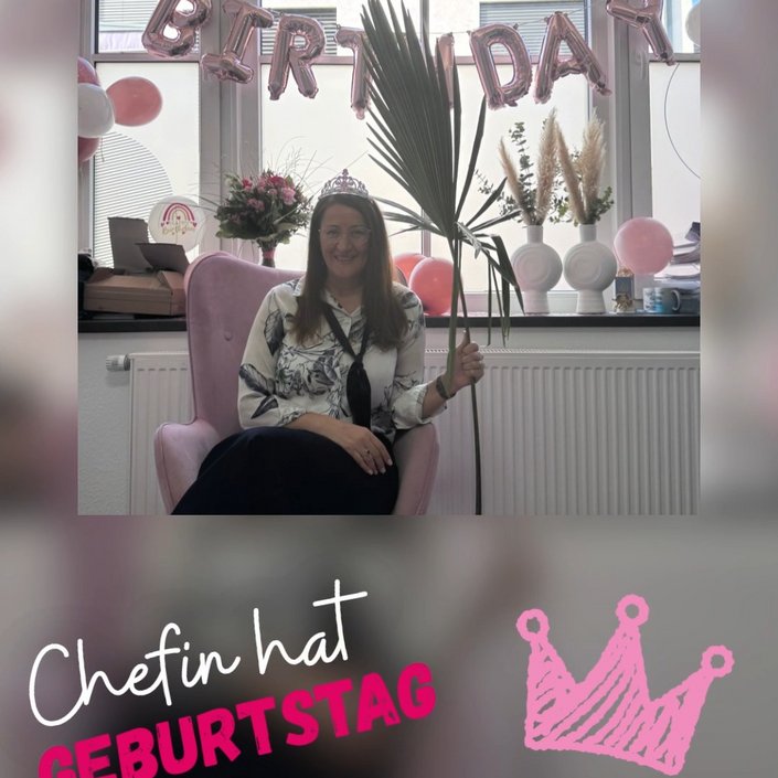 Achtung, Ausnahmezustand bei LESANA 🚨👑 Unsere Chefin hat Geburtstag… und wir sagen nur: Krone auf, rosa Teppich...